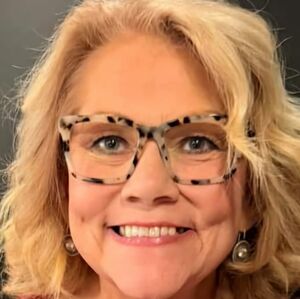 Meet your Posher, Lori